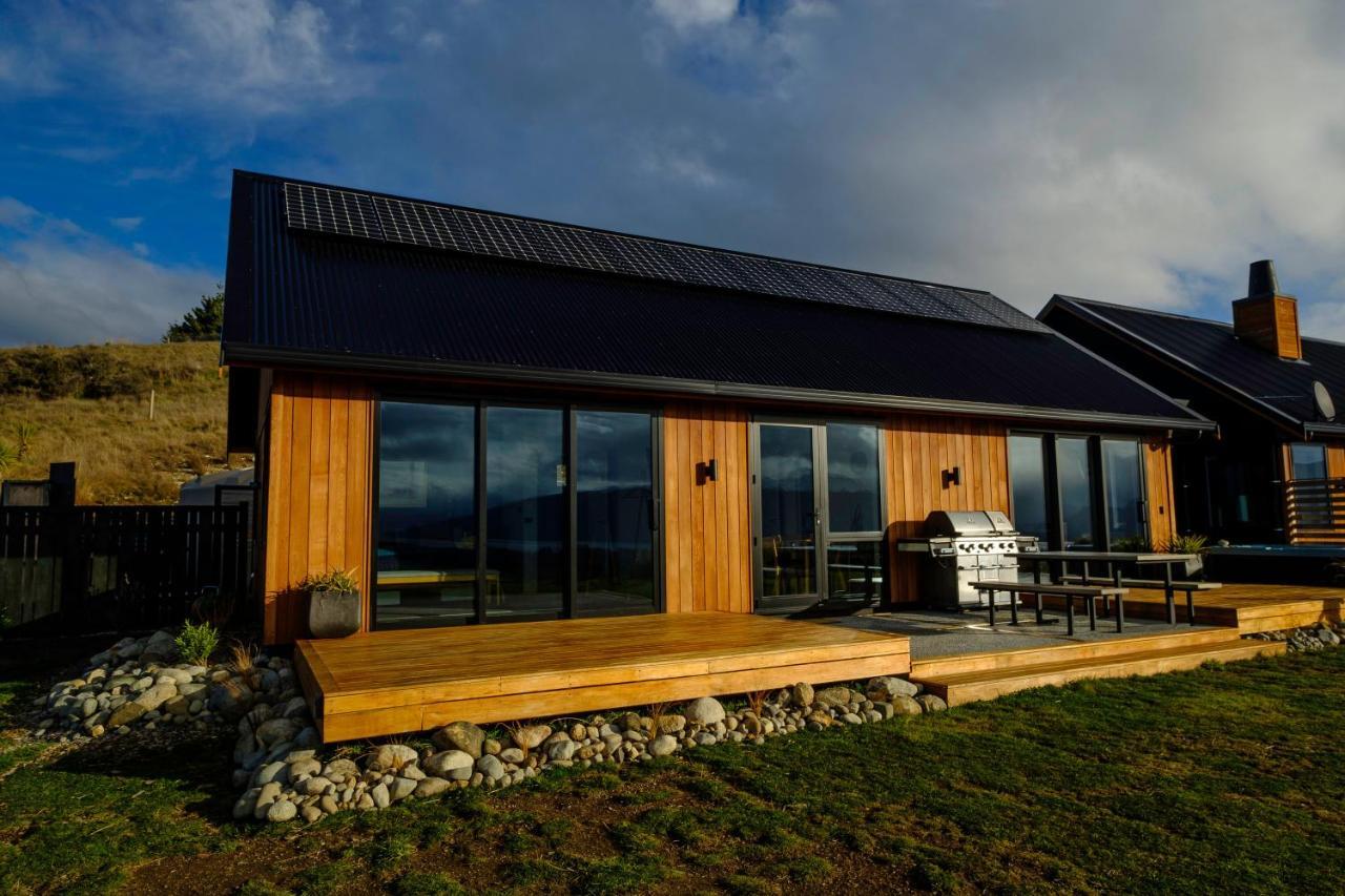 Villa Fiordland Eco-Retreat -- Panoramic Views -- Hot Tub à Te Anau Extérieur photo