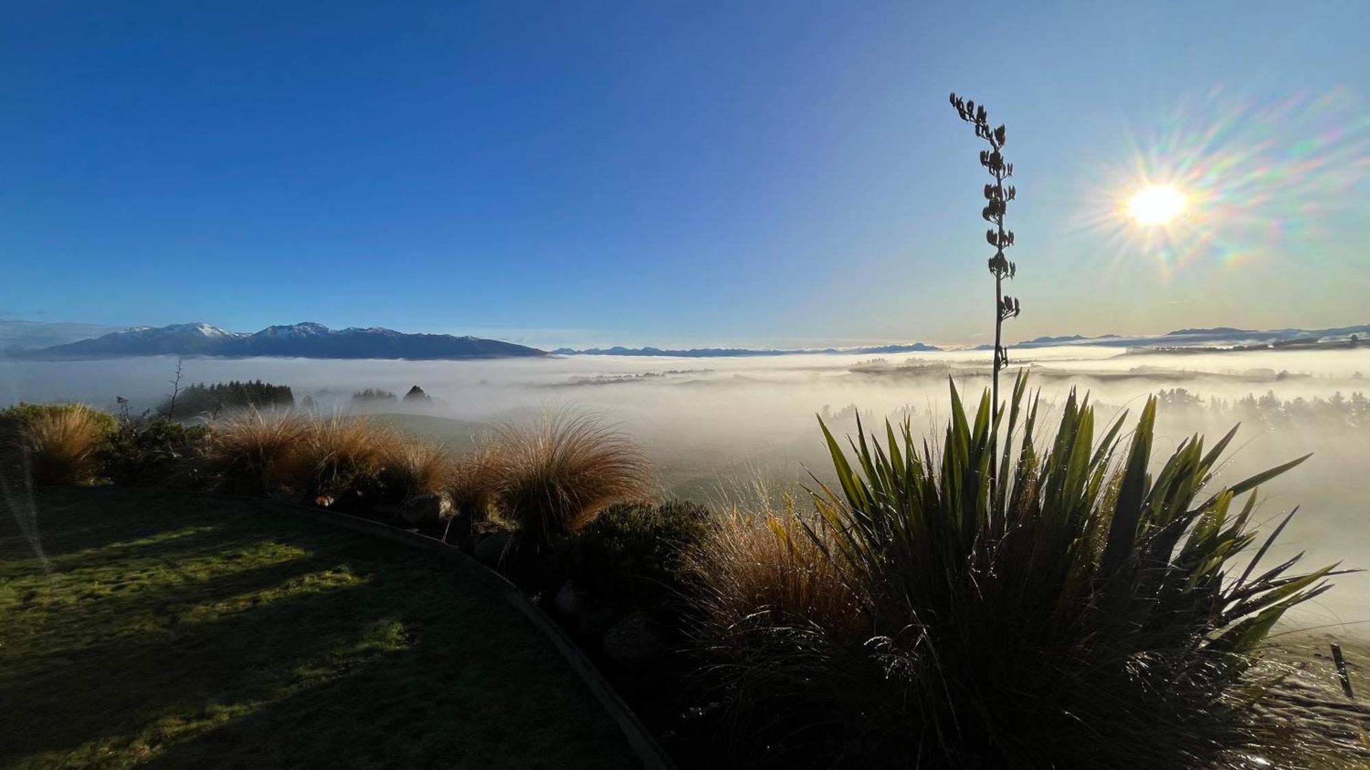 Villa Fiordland Eco-Retreat -- Panoramic Views -- Hot Tub à Te Anau Extérieur photo
